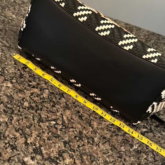 Calvin Klein woven Black taupe and White Chevron large Tote EUC - Picture 10 of 16